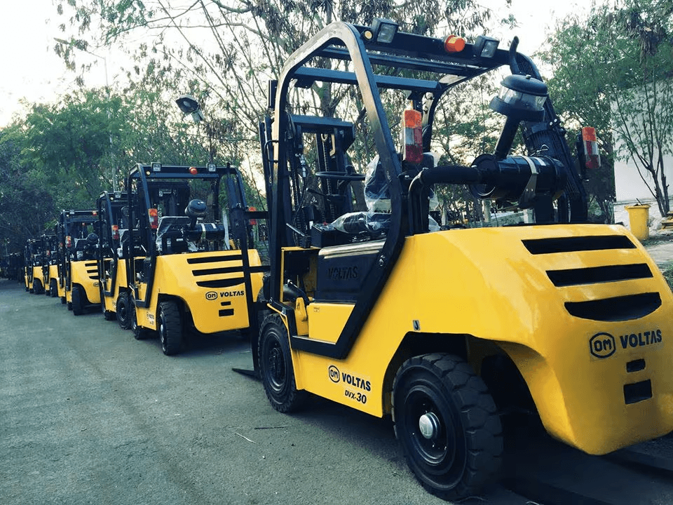 UWB waiter tracking improving service speed and reducing idle time in a quick service hotel